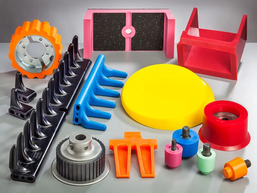 Übersicht bunter Gieß-Elastomer-Formteile aus Polyurethan in Gelb, Blau, Rot und Orange